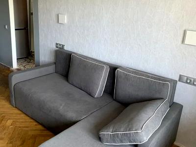 квартира по адресу Строителей ул., 12