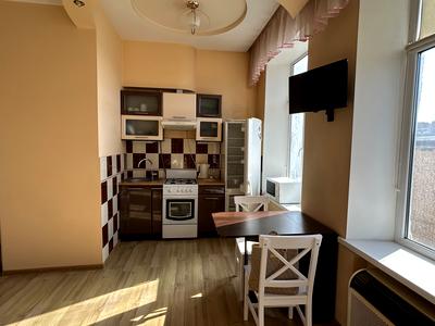 квартира за адресою Зустрічна, 10