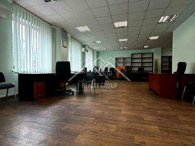 комерційна за адресою Травнева вул., 35