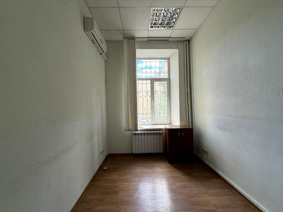 комерційна за адресою Євгена Чикаленка вул. (Пушкінська), 25