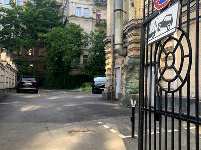 комерційна за адресою Євгена Чикаленка вул. (Пушкінська), 28