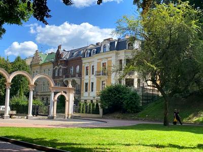 комерційна за адресою Дмитра Вітовського вул., 9