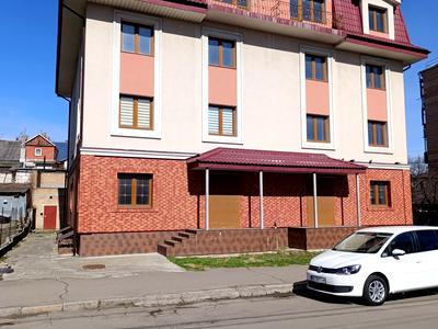 комерційна за адресою Рівне, вул. Пересопницька, 170
