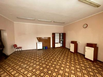 коммерческая по адресу Леся Курбаса ул., 7