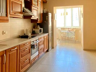 квартира за адресою Анни Ахматової вул., 31
