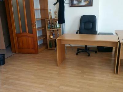 комерційна за адресою Раїси Окіпної вул., 4