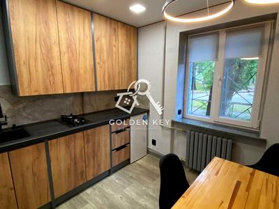 квартира за адресою Степана Тільги вул. (Революційна), 35