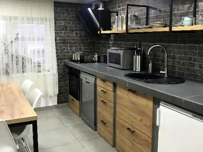 будинок за адресою Вишнева, 25