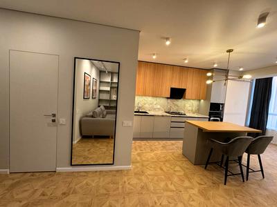 квартира за адресою Домбровського вул., 75