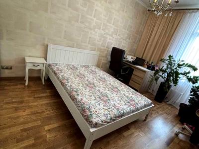 квартира за адресою Анни Ахматової вул., 32/18