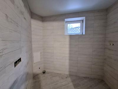 комерційна за адресою Матейки вул., 55