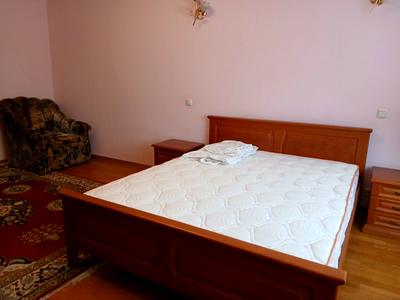 квартира за адресою Анни Ахматової вул., 45