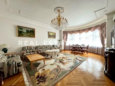 квартира за адресою Десятинна вул., 10
