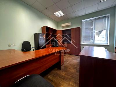комерційна за адресою Травнева вул., 35