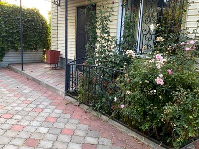 комерційна за адресою Соборності вул., 142