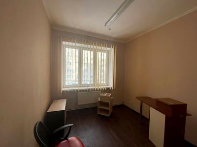 коммерческая по адресу Леся Курбаса ул., 7