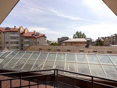 комерційна за адресою Митна пл. (), 1