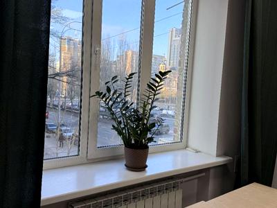 комерційна за адресою Лесі Українки бульв., 6