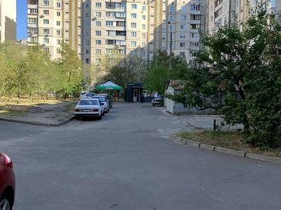 квартира за адресою Лариси Руденко вул., 15