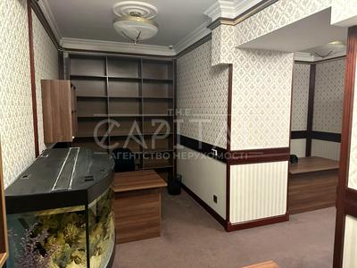 комерційна за адресою Костельна вул., 6