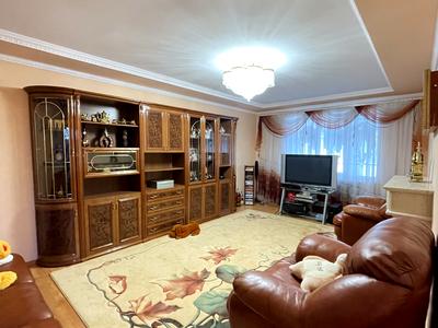 будинок за адресою Бориса Лятошинського вул. (230-ї Стрілецької Дивізії)