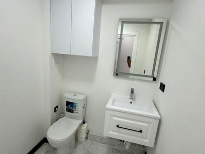 комерційна за адресою Літературна вул., 8