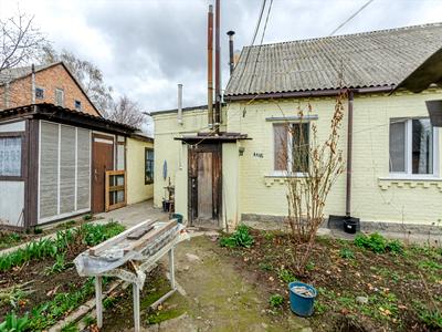 будинок за адресою Центральна, 1