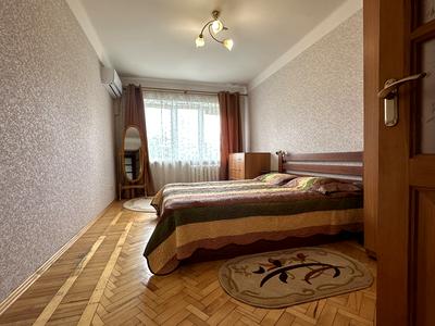 квартира за адресою Кирило-Мефодіївська вул., 15