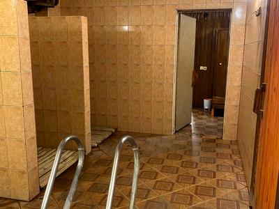 комерційна за адресою Соборності вул., 142