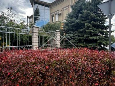 комерційна за адресою Травнева вул., 35