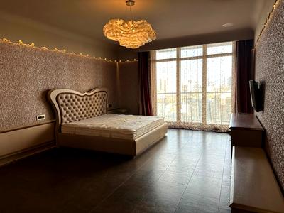 квартира за адресою Раїси Окіпної вул., 18