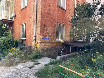 комерційна за адресою Юрківська вул., 34а