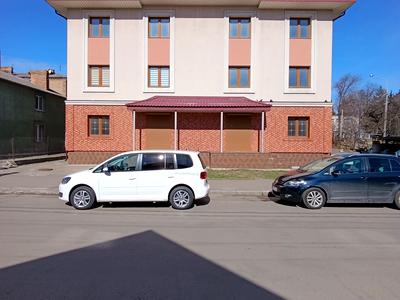 комерційна за адресою Рівне, вул. Пересопницька, 170