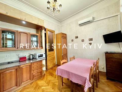 квартира за адресою Десятинна вул., 10