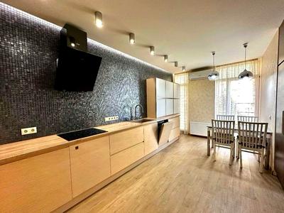 квартира за адресою Регенераторна вул., 4