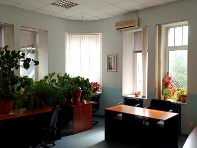 коммерческая по адресу Владимира Моссаковского ул. (Клари Цеткін), 4
