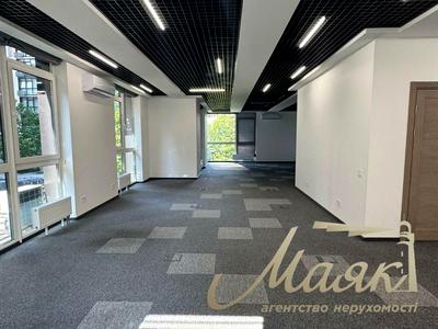 комерційна за адресою Джона Маккейна вул. (Івана Кудрі), 1