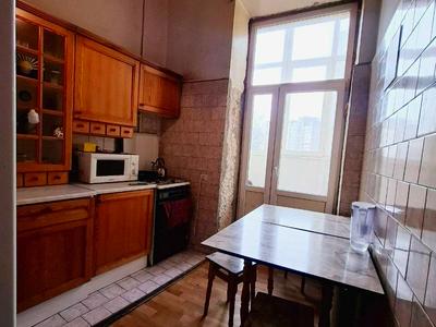 комерційна за адресою Січових Стрільців вул. (Артема), 81