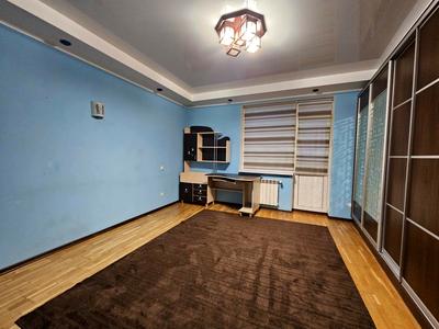 квартира за адресою Дніпровська набережна вул., 25