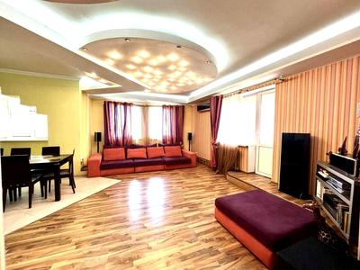 квартира за адресою Анни Ахматової вул., 13-Г