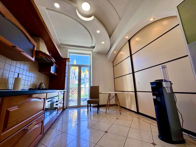 квартира за адресою Трьохсвятительська вул., 13