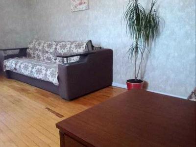 квартира по адресу Строителей ул., 12