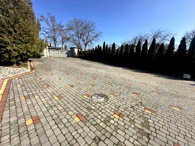 коммерческая по адресу Грушевського, 71