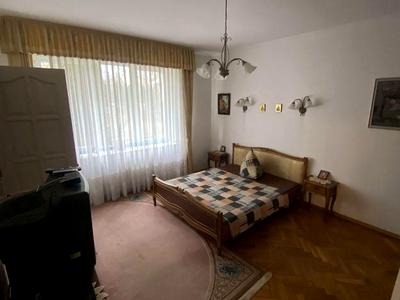 квартира за адресою Ніщинського П., 6