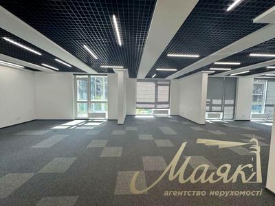 комерційна за адресою Джона Маккейна вул. (Івана Кудрі), 1