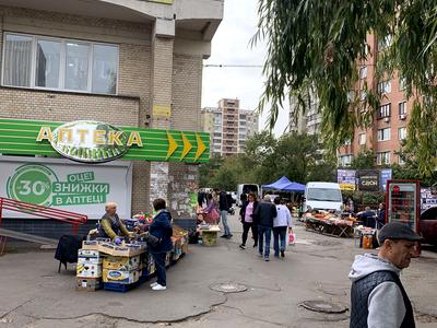 комерційна за адресою Ревуцького вул., 12-А