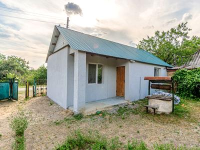 будинок за адресою с. Новоселівка, Центральна, 1