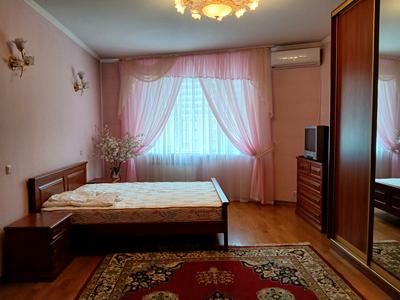 квартира за адресою Анни Ахматової вул., 45