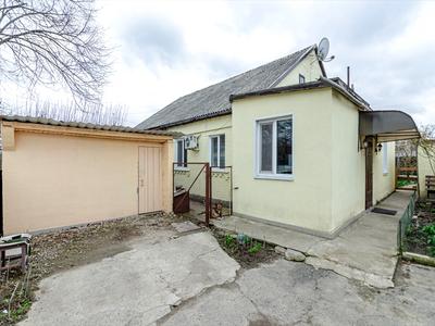 будинок за адресою Центральна, 1