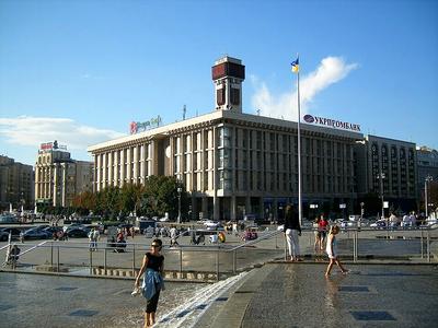 комерційна за адресою майдан Незалежності пл., 2